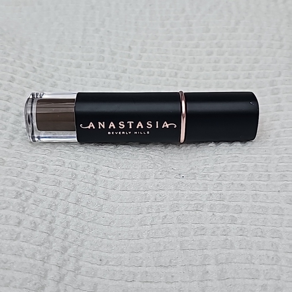 Anastasia Beverly Hills Volumizing Tinted Brow Gel shade medium brown
